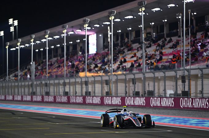 Formule 2 uitslag Richard Verschoor