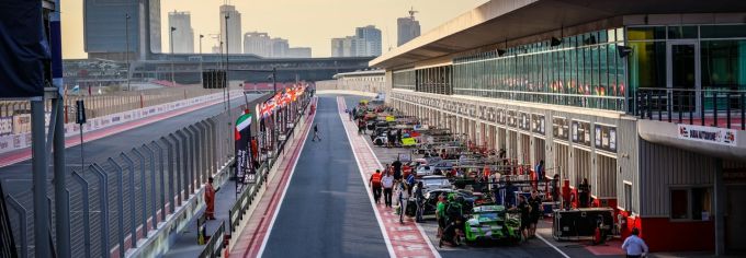 20e 24H DUBAI 2025 20-jarig bestaan Dubai Autodrome Foto 1