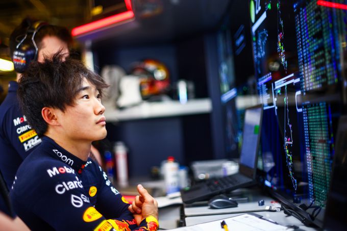 Yuki Tsunoda Max Verstappen