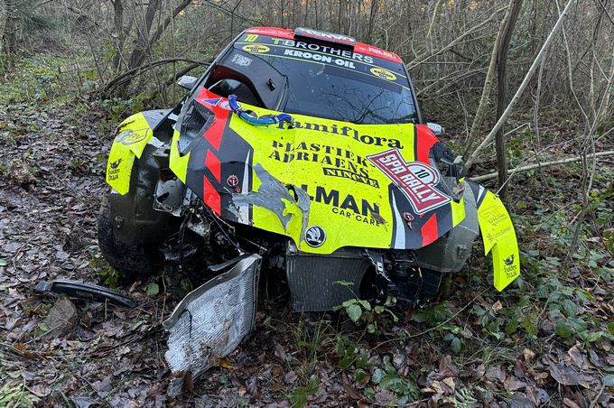 Crash Spa Rally Nicola Stampaert en zijn co-piloot Christophe Doublet wrak