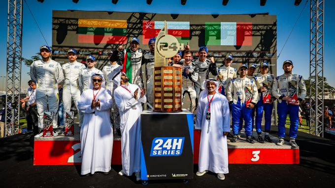 24H Dubai 2025 AlManar Racing by Team WRT wint met BMW M4 GT3 EVO Foto 1