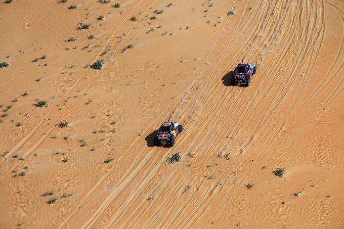 Red Bull Dakar 2025 tiende etappe 15 januari 2025 Foto 12 Corbin Leaverton en Taye Perry in hun Taurus T3 Max van het Red Bull Off-Road Jr Team door BFG