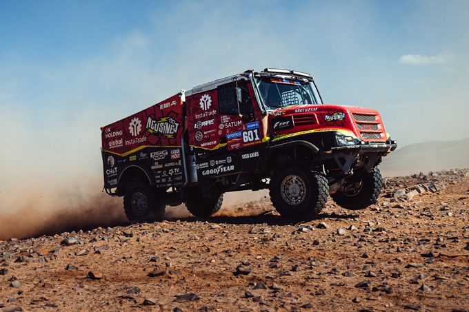 Team de Rooy FPT laat pech achter zich en pakt glorieuze een-twee in zevende etappe Dakar Rally