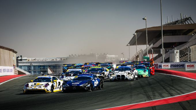 24H Dubai 2025 Foto 1 start race