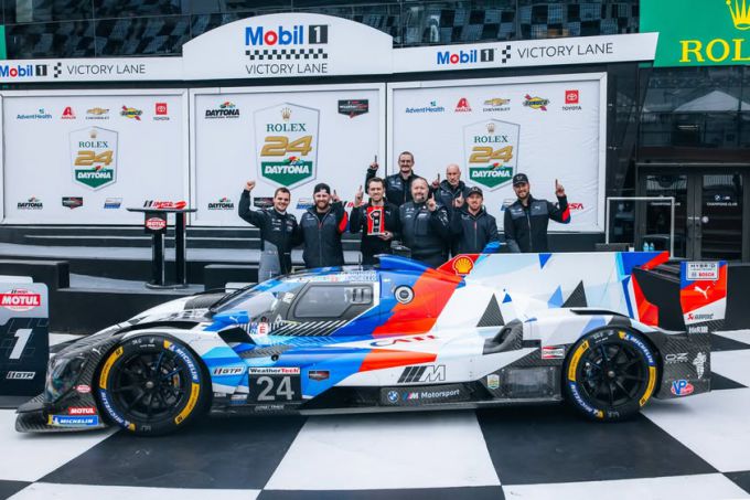 24H Daytona 2025 Dries Vanthoor pole BMW Foto 2 bron BMW M Motorsport