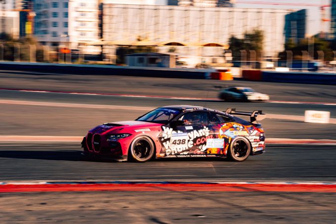 24H Dubai 2025 BMW Team WRT  overwinning debuut BMW M4 GT3 EVO Foto 5