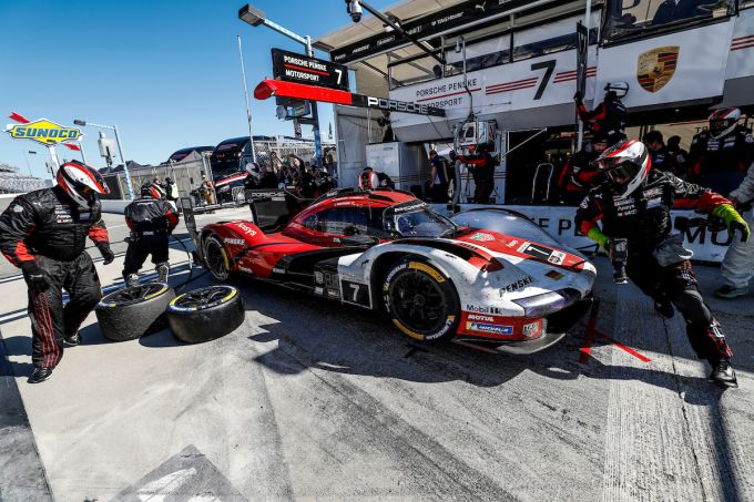 24H Daytona - Blije reacties bij Porsche na 2e opeenvolgende- en 20e overall overwinning Foto 17 pitstop Bron foto: IMSA