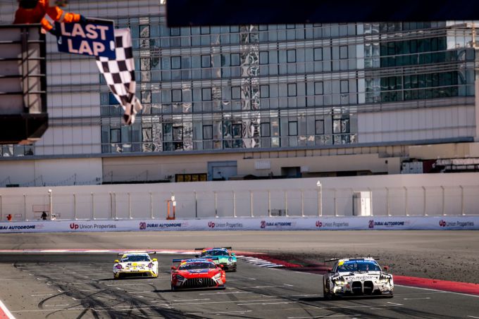 24H Dubai 2025 BMW Team WRT  overwinning debuut BMW M4 GT3 EVO Foto 9