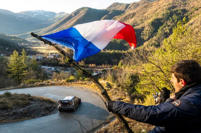 Rally Monte Carlo 2025 Foto 8 Sbastien Ogier/Vincent Landais (Toyota GR YARIS Rally1) Franse vlag