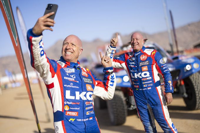 Tim en Tom Coronel met schrik in de benen door eerste Dakar-etappe