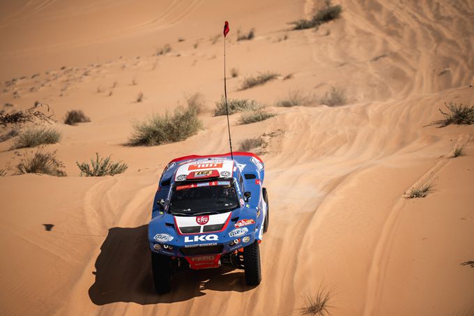 Tim en Tom doodziek van olielekkage na sterke etappe in de duinen