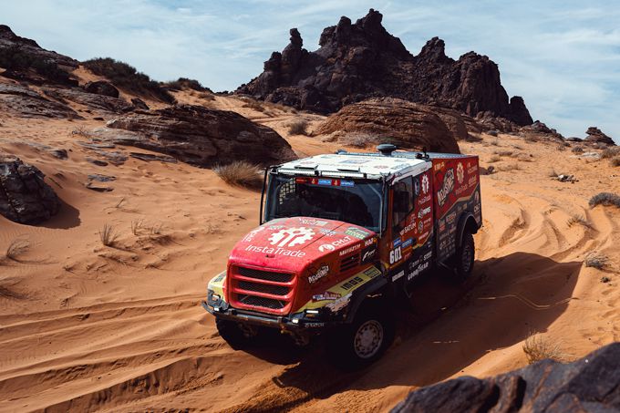 Team de Rooy FPT likt wonden na pittige marathonetappe Dakar Rally