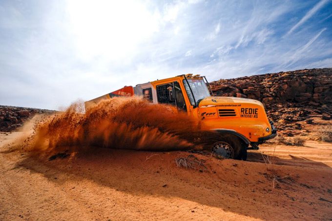 Anja van Loon - Team de Rooy FPT kijkt vol optimisme uit naar tweede week Dakar Rally