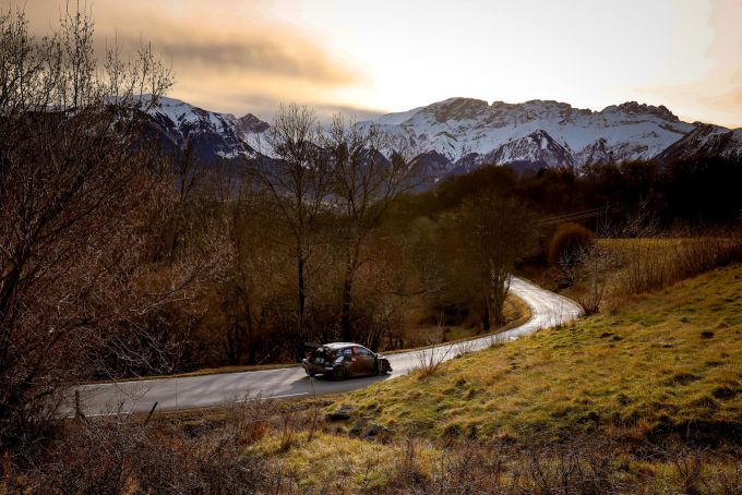 Rally Monte Carlo 2025 Toyota vol voor overwinning Foto 4 Toyota sfeervol in de Franse Alpen