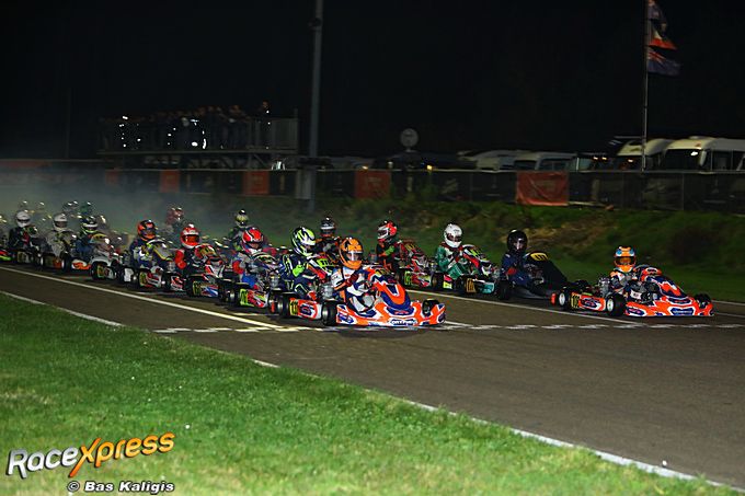 Start IAME X30 Juniors met kampioen Wouter Bergheanu van poleposition