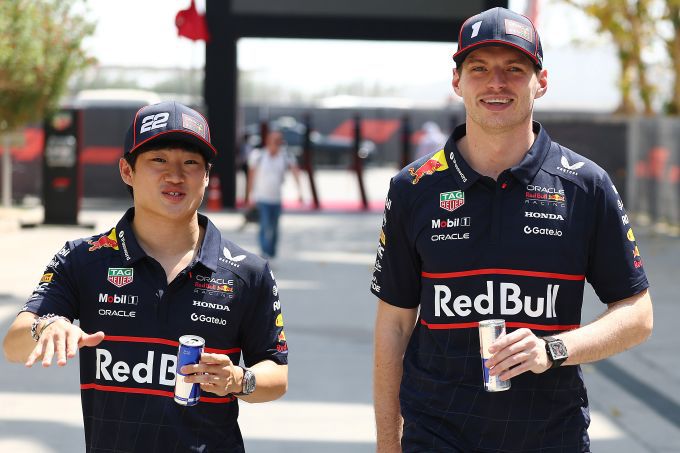 Yuki Tsunoda Red Bull 2025 Foto 9 Yuki Tsunoda met teamgenoot Max Verstappen