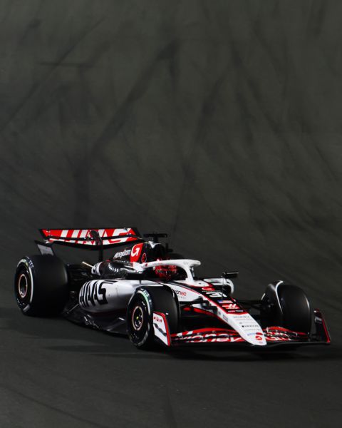 MoneyGram Haas F1 Team 2025 Foto 3 action on track