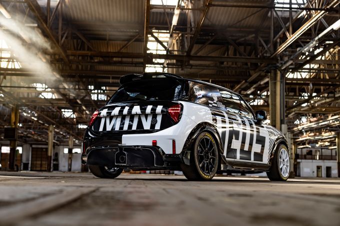 53e 24-uursrace op de Nürburgring #317 MINI John Cooper Works Pro MINI x DEUS Foto 6