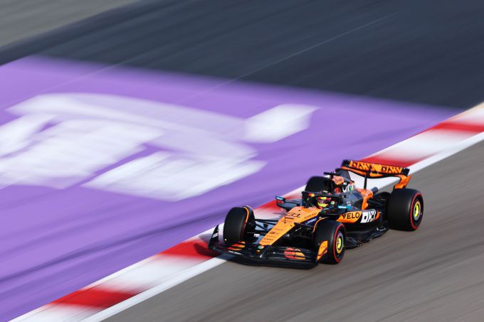 McLaren pole position GP Bahrain 2025