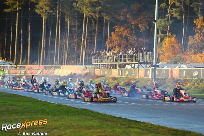 Groot startveld bij de Shifterkarts en KZ 125 cc schakelkarts