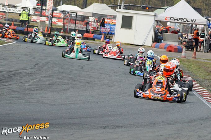 Niki Naruhito Thomasse aan kop