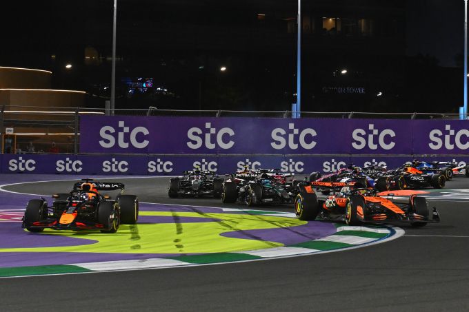 Max Verstappen en Oscar Piastri F1