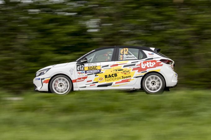 De dames Eertmans en Demeestere in actie