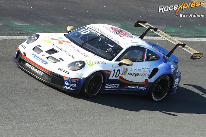 Amsterdam The Style Outlets prominent op de flanken van de nieuwe Porsche 911 GT3