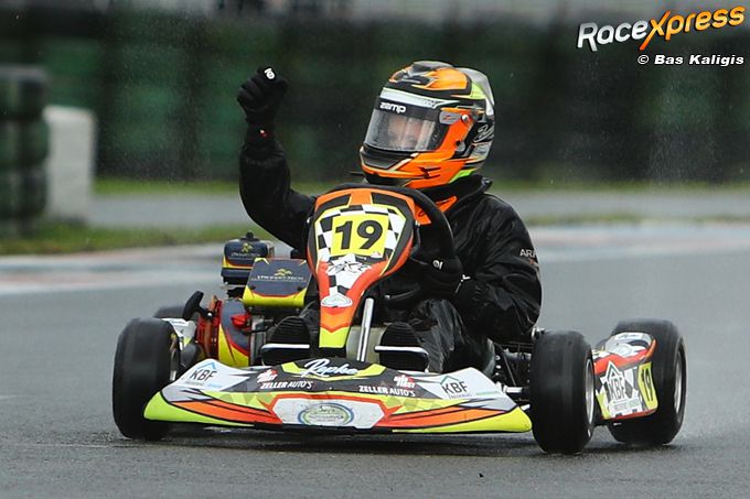 Tim Frederiks dendert naar overtuigende zege in NXT GP!