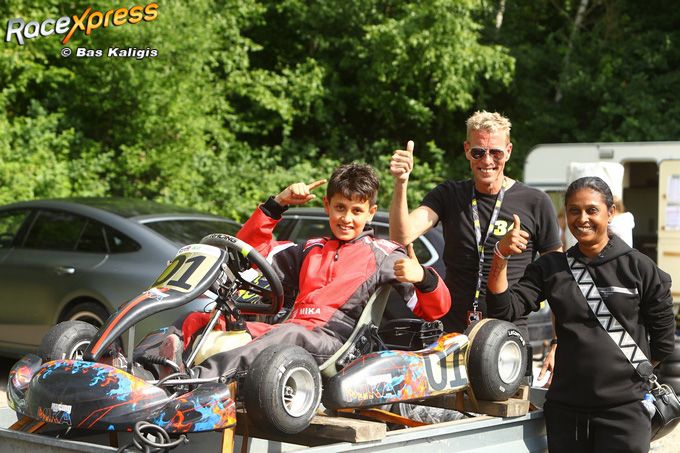 Mika Hogerbrug met ouders