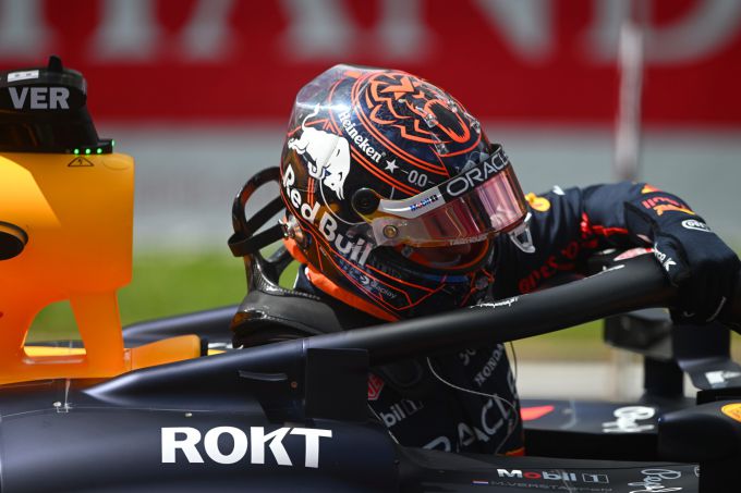 Max Verstappen en Laurent Mekies Red Bull Racing @ F1 Spa-Francorchamps 2025 Foto 15