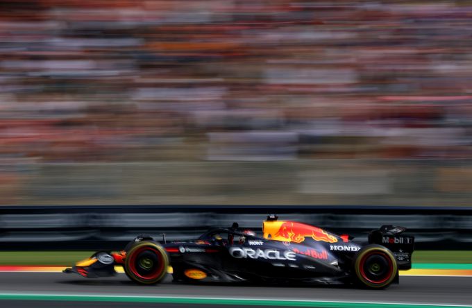 Max Verstappen en Laurent Mekies Red Bull Racing @ F1 Spa-Francorchamps 2025 Foto 16