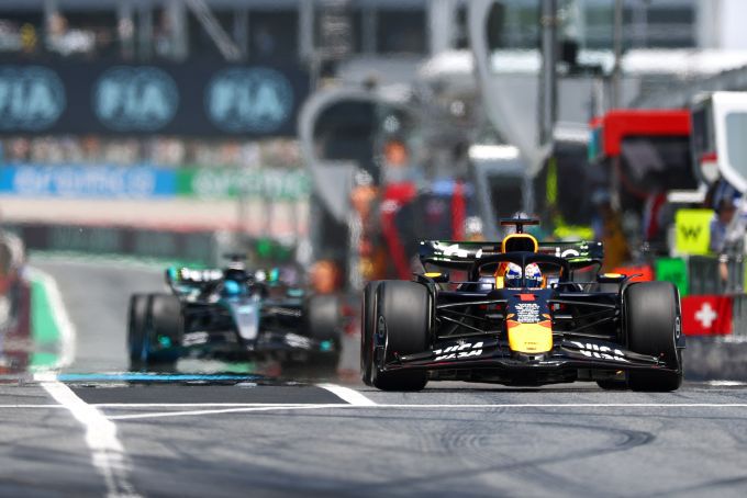 Max_Verstappen_Red_Bull_Mercedes_Bron_RBCP