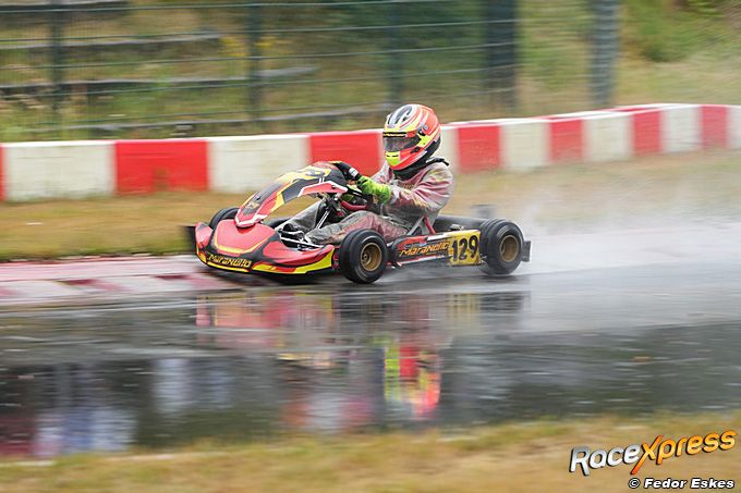 Tygo holthausen sterk in de regen bij NK Karting in Kerpen