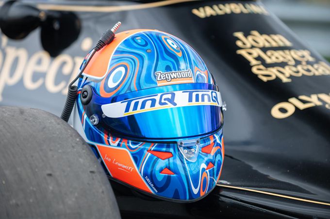 Jan Lammers achter het stuur van Lotus F1-auto waarin hij 46 jaar geleden testte voor F1-zitje