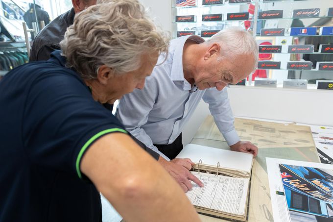 Jan Lammers achter het stuur van Lotus F1-auto waarin hij 46 jaar geleden testte voor F1-zitje