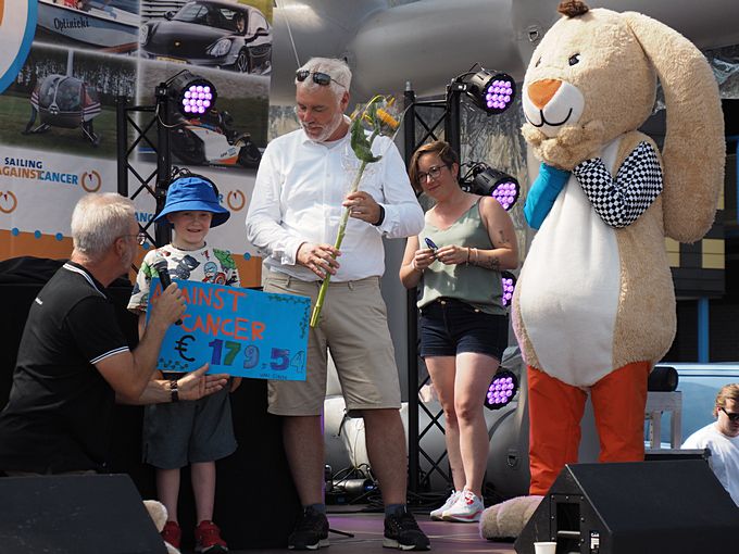 Circuitdag Against Cancer 2025 donatie aan stichting © Michiel de Kuijper