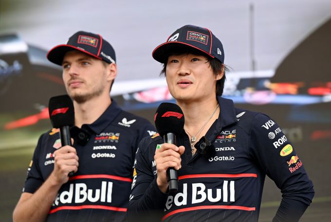 Max Verstappen en Yuki Tsunoda F1 Red Bull