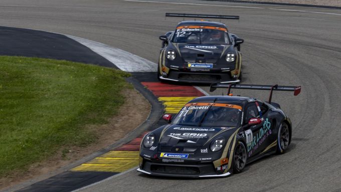 Porsche Sixt Carrera Cup Deutschland @ Sachsenring 23 en 24 augustus 2025 Foto Porsche Newsroom 1 Alessandro Ghiretti en Flynt Schuring van Schumacher CLRT Foto 1