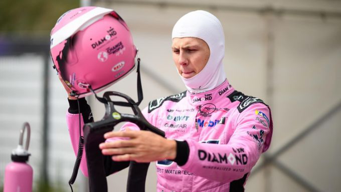 Robert de Haan portret met helm