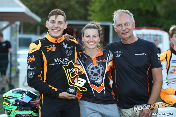 Dennis en Amber Bouman met steun en toeverlaat vader Rolf