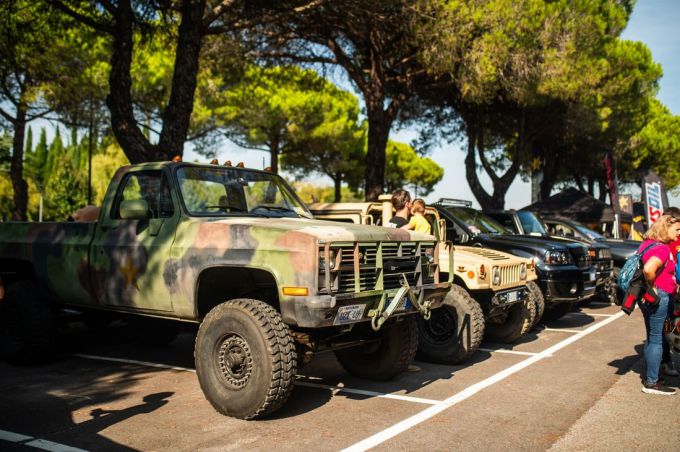 Italian Bike Week 2025 - US CAR ON THE BEACH - Lignano Sabbiadoro Udine Italië bron foto: terredimoto @ newsbooster Foto 5