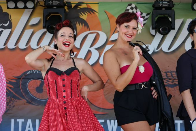 Italian Bike Week 2025 - US CAR ON THE BEACH - Lignano Sabbiadoro Udine Italië bron foto: terredimoto @ newsbooster Foto 3