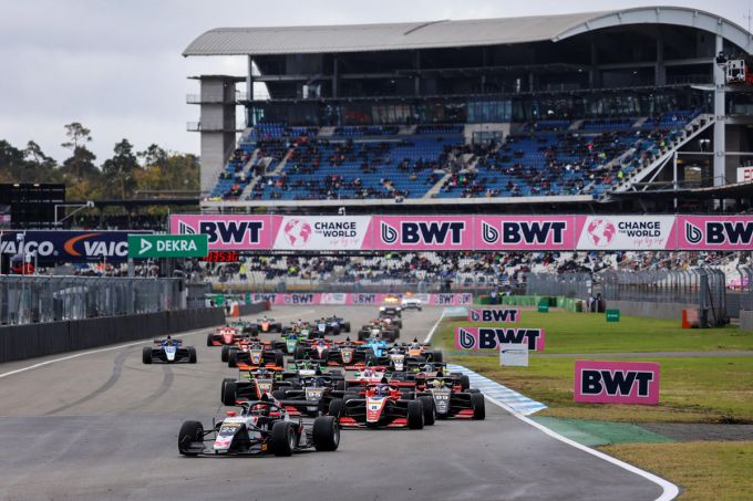 Het Formula Regional European Championship by Alpine sloot het weekend op Hockenheim af met een tweede race vol drama en onvoorspelbaarheid