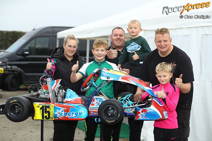 Levi Philips wint slotrace na spectaculaire inhaalactie in Strijen