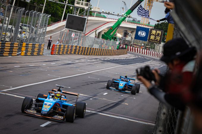 KCMG ENYA by Pinnacle Motorsport pakt schitterende 1-2 zege in de 72e Grand Prix van Macau