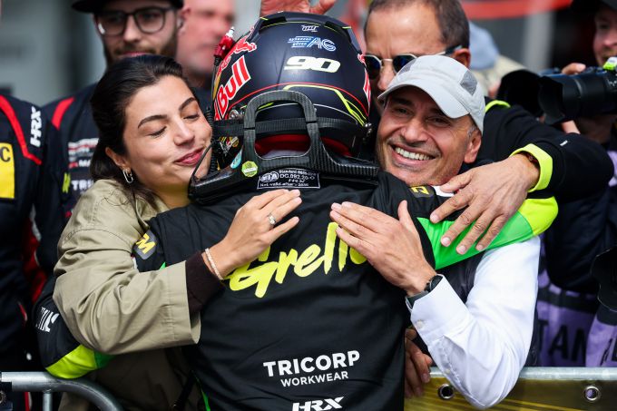 DTM-koning Ayhancan Güven krijgt Gouden Schoen Foto 12