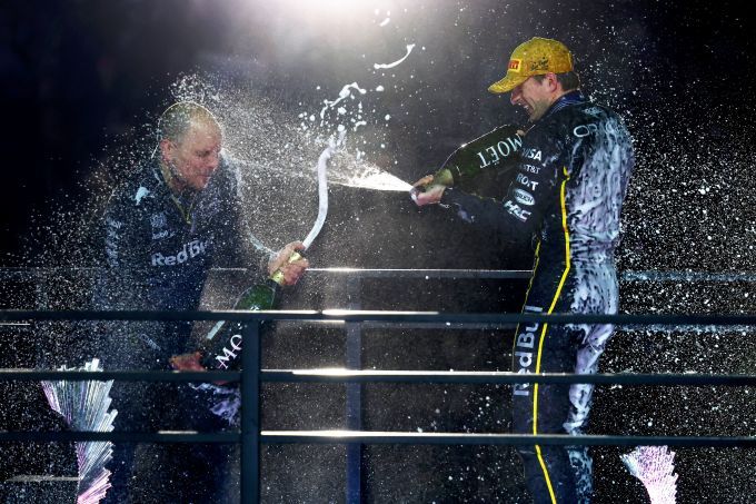 Max_Verstappen_en_Gianpiero_Lambiase_GP_Las_Vegas_2025