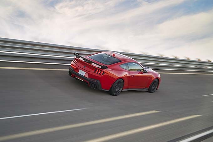 Mustang_Dark_Horse_SC