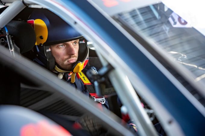 Max Verstappen Arvid Lindblad ‘F1 Drivers Race 100 Years of Cars’ foto Red Bull Content Pool 14